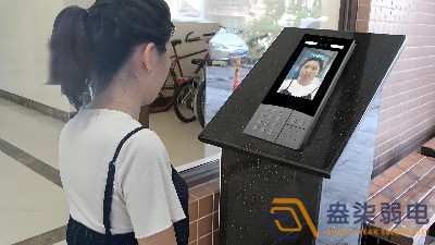 臉就是鑰匙，辦公大樓人臉識別門禁